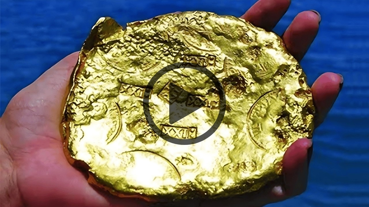 Man Finds Golden Object On Beach But Turns Pale When Jeweler Tells Him This